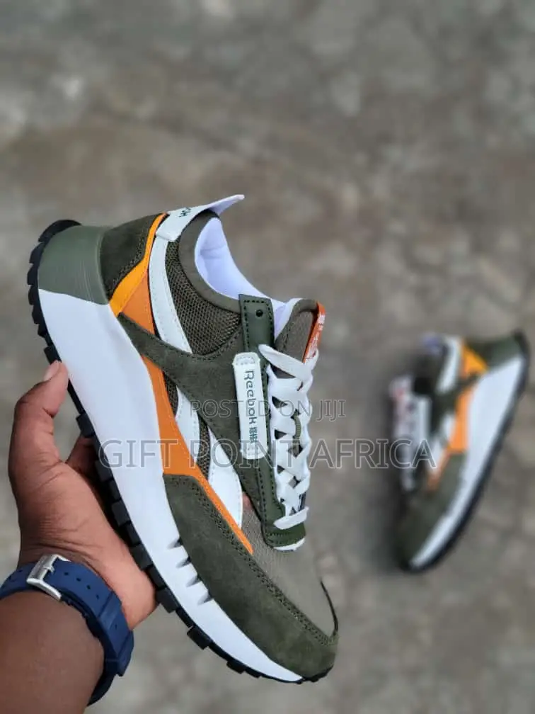 Reebok Classic Sneakers