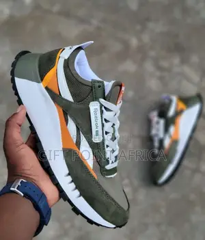 Reebok Classic Sneakers