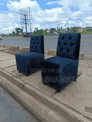 Single Couches, Black.
