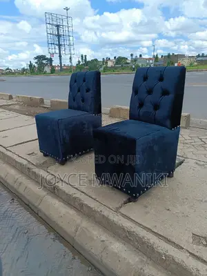 Single Couches, Black.