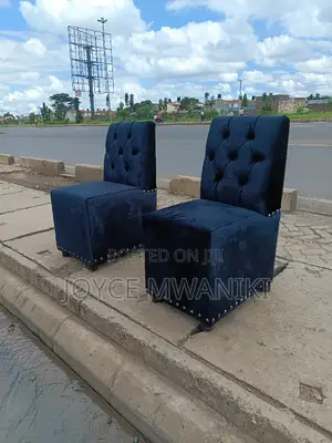 Single Couches, Black.