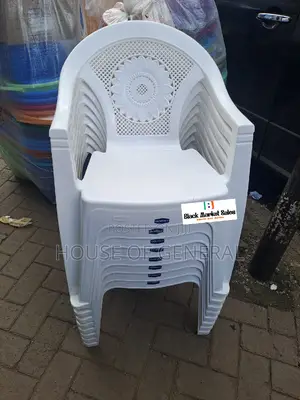 White Kenpoly Plastic Chair
