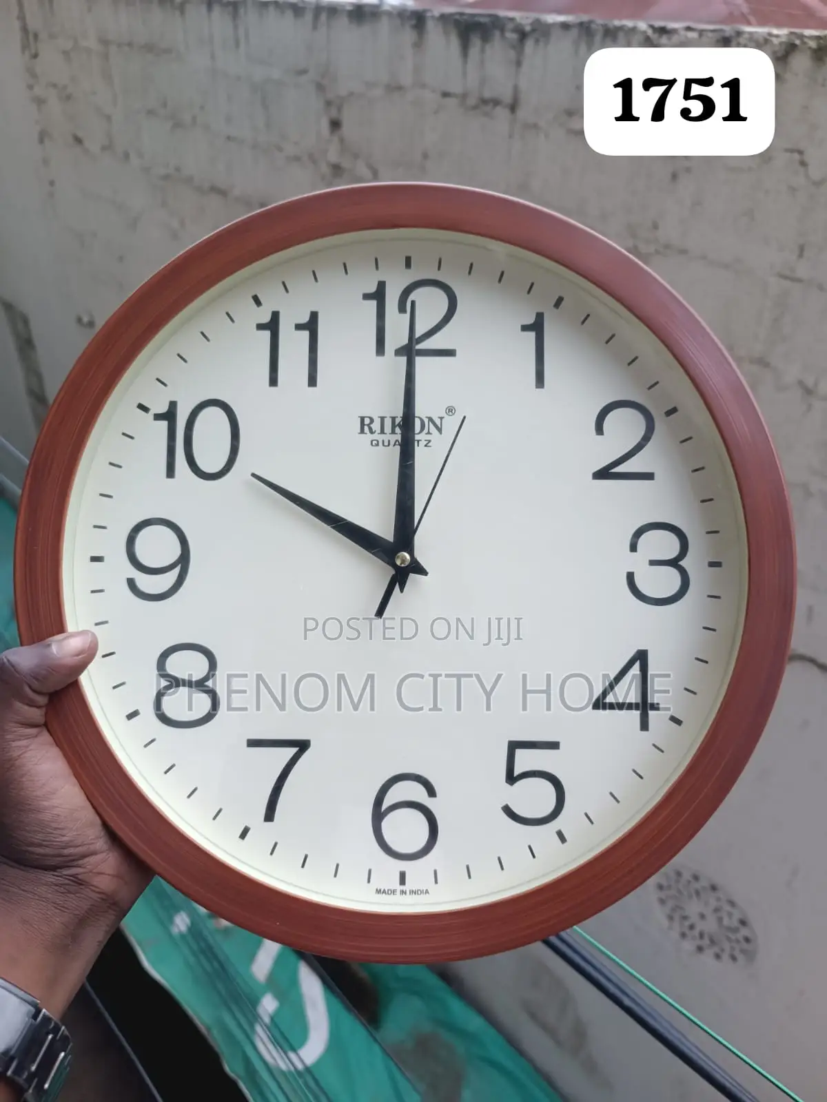 Round Wall Clock