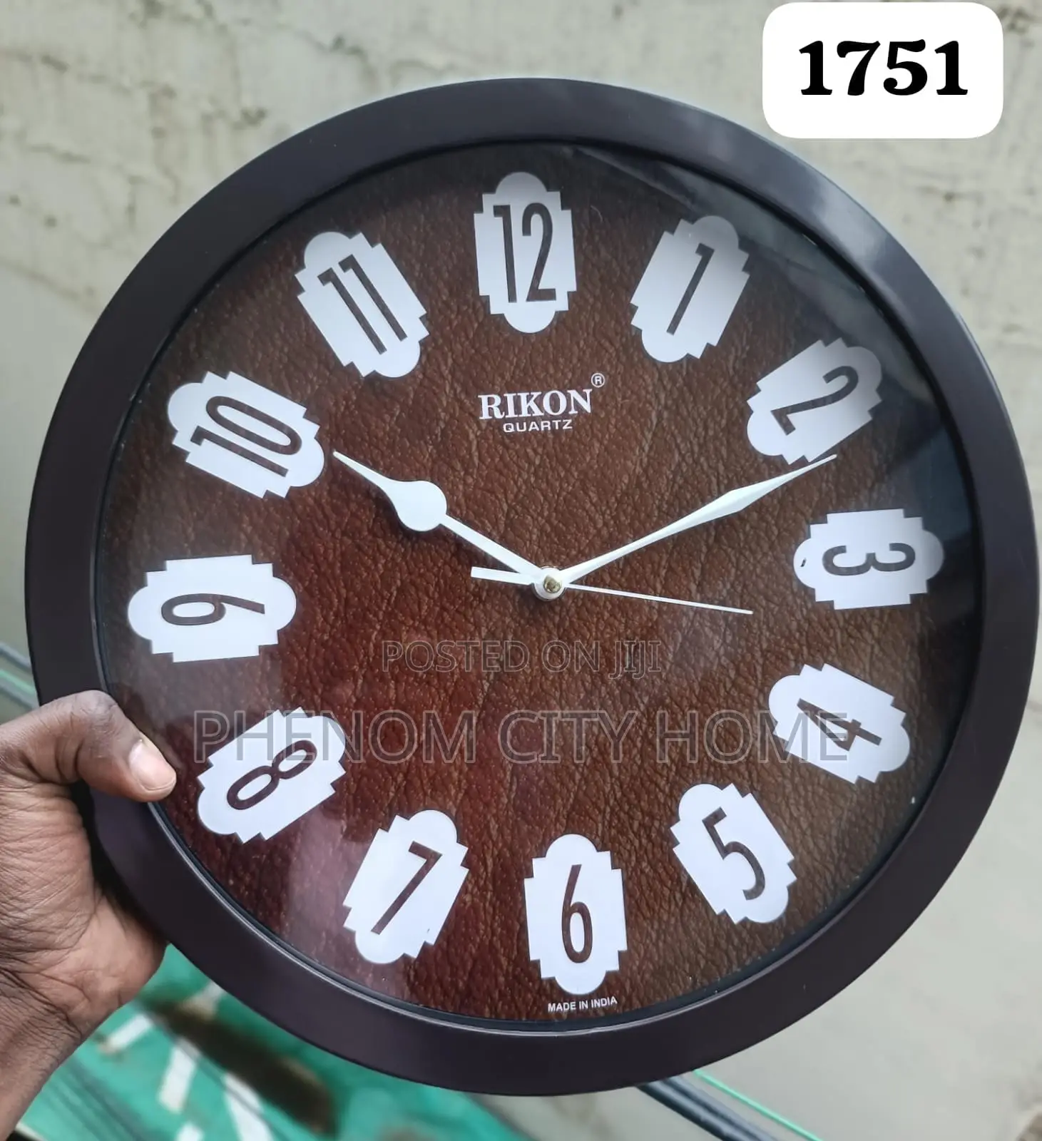 Round Wall Clock