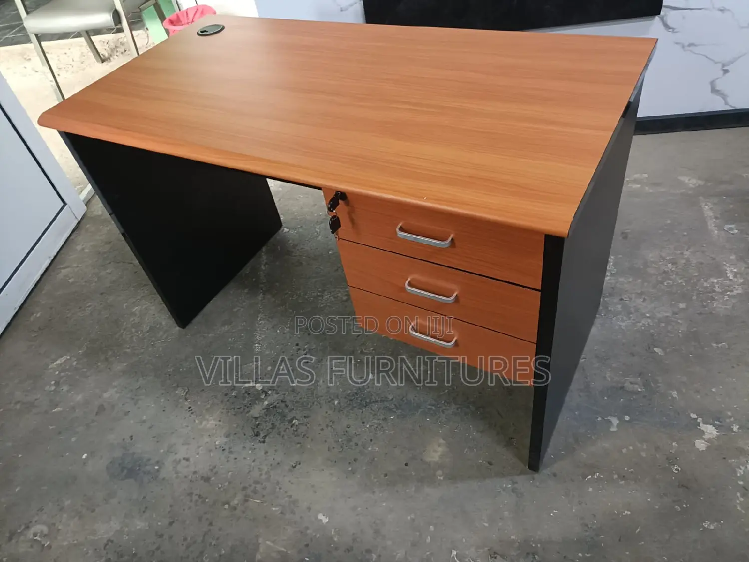 1.4 Executive Office Desk