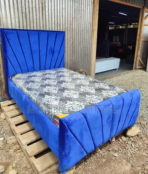 Elegant 5/6 Bed/Tufted Bed