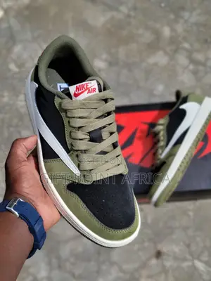 SB Nike 'Black Olives Sneakers