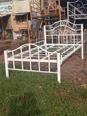 4 by 6 Metallic Bed
