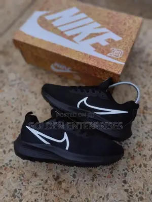 Nike Zoom Vomero
Sizes 41-45
