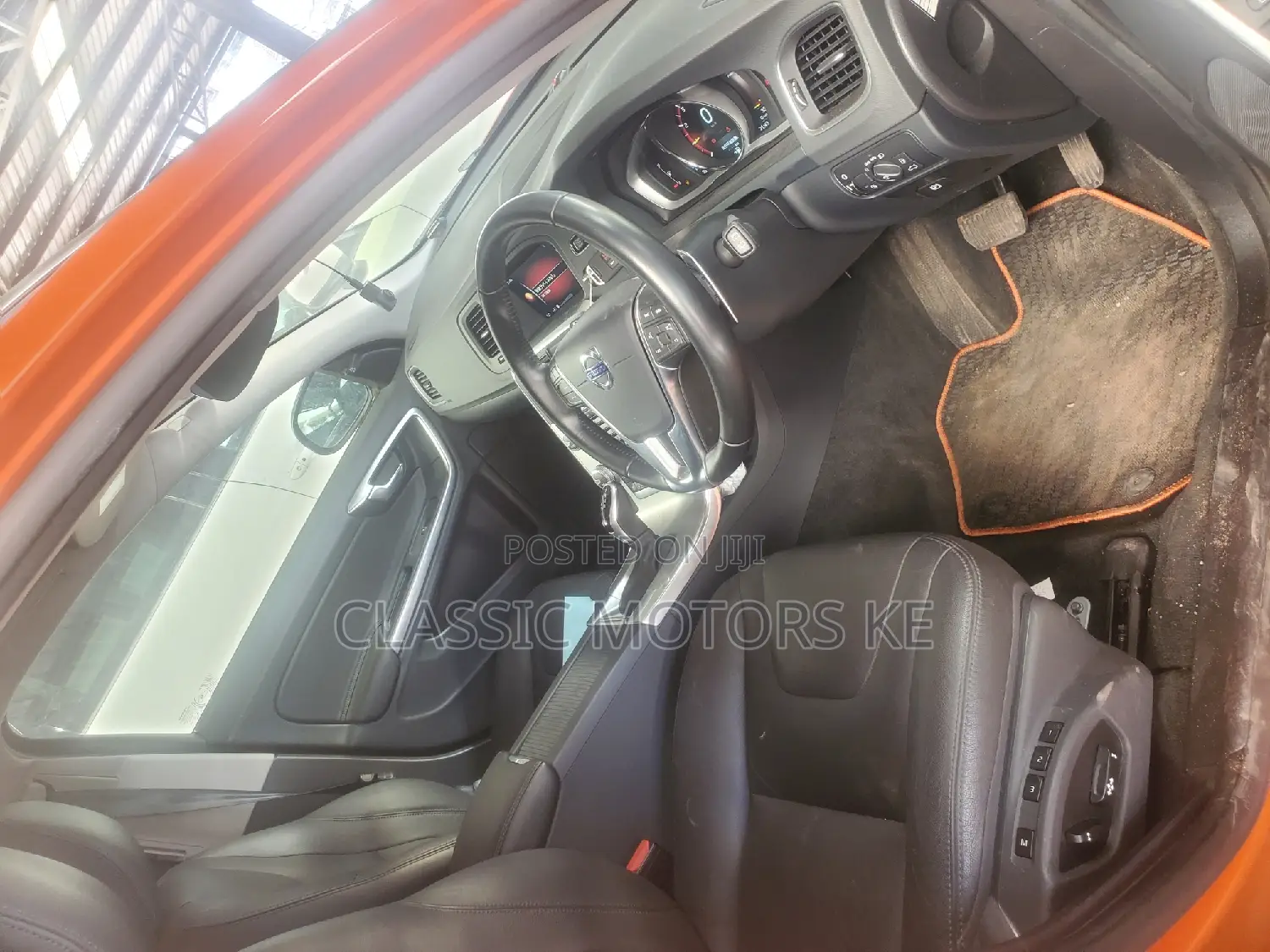 Volvo V60 T5 Premier AWD 2017 Orange