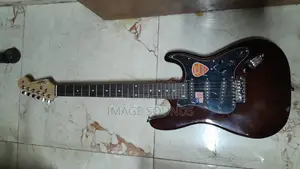 Solo Guitar 24 Frets Fender (Dark Brown)