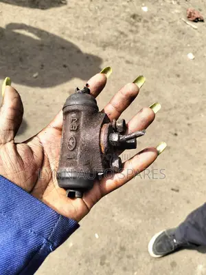 Rear Backplate Wheel Cylinder Nissan Vannete