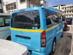 Toyota HiAce 2017 Blue