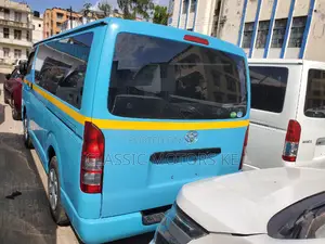 Toyota HiAce 2017 Blue