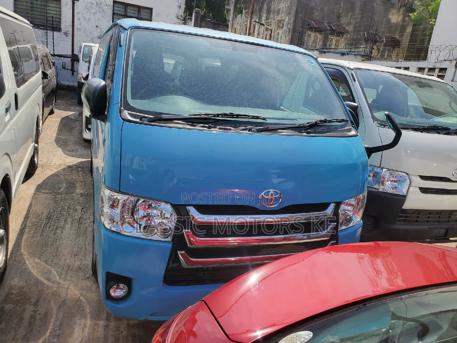 Toyota HiAce 2017 Blue