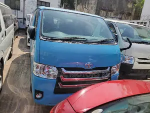 Toyota HiAce 2017 Blue