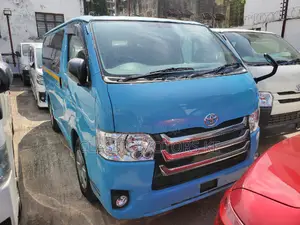 Toyota HiAce 2017 Blue
