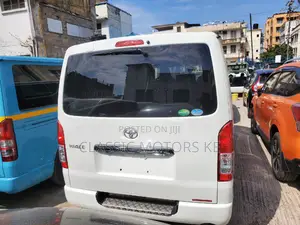 Toyota HiAce 2018 White