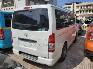Toyota HiAce 2018 White