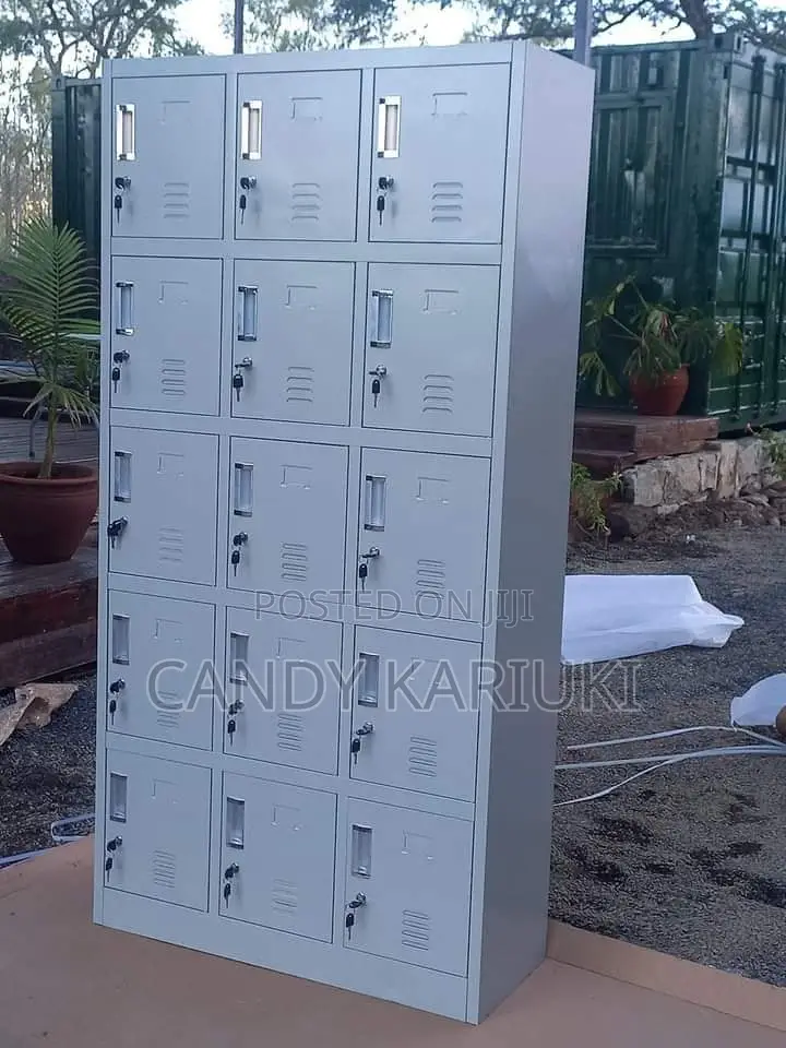 Spacious Staff Lockers With 15 Compartments