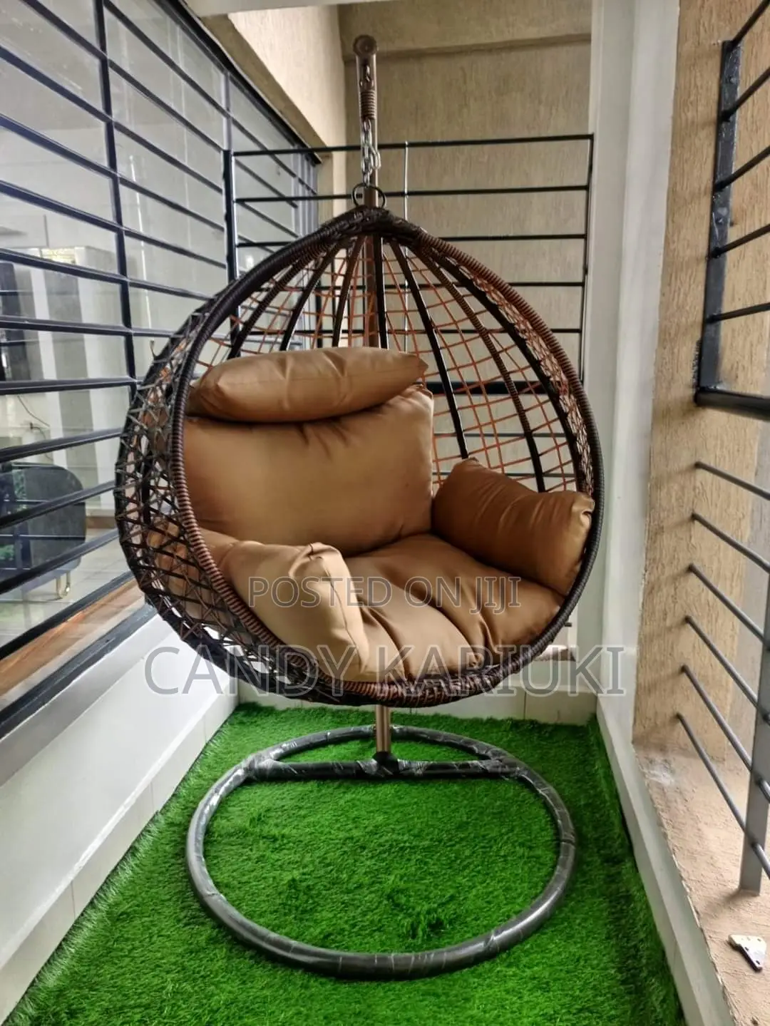 Spacious Garden Swing