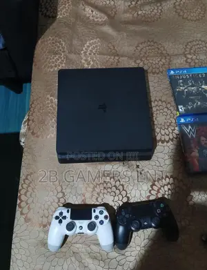 Ps4 Slim, Injustice,Wwe