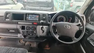 Toyota HiAce 2015 Green