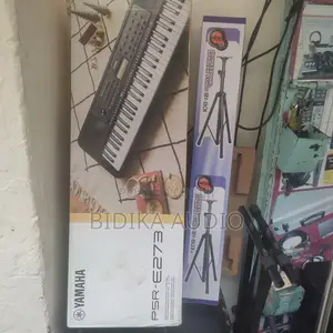 PSR 273 Keyboard