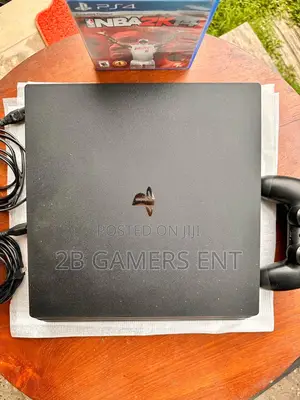 PS4 Pro , Ex Uk Clean