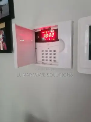 Smart Home Alarm System With Remotes 9