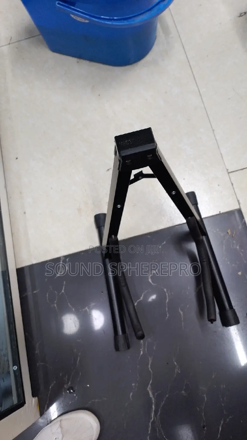 Single Guitar Stand