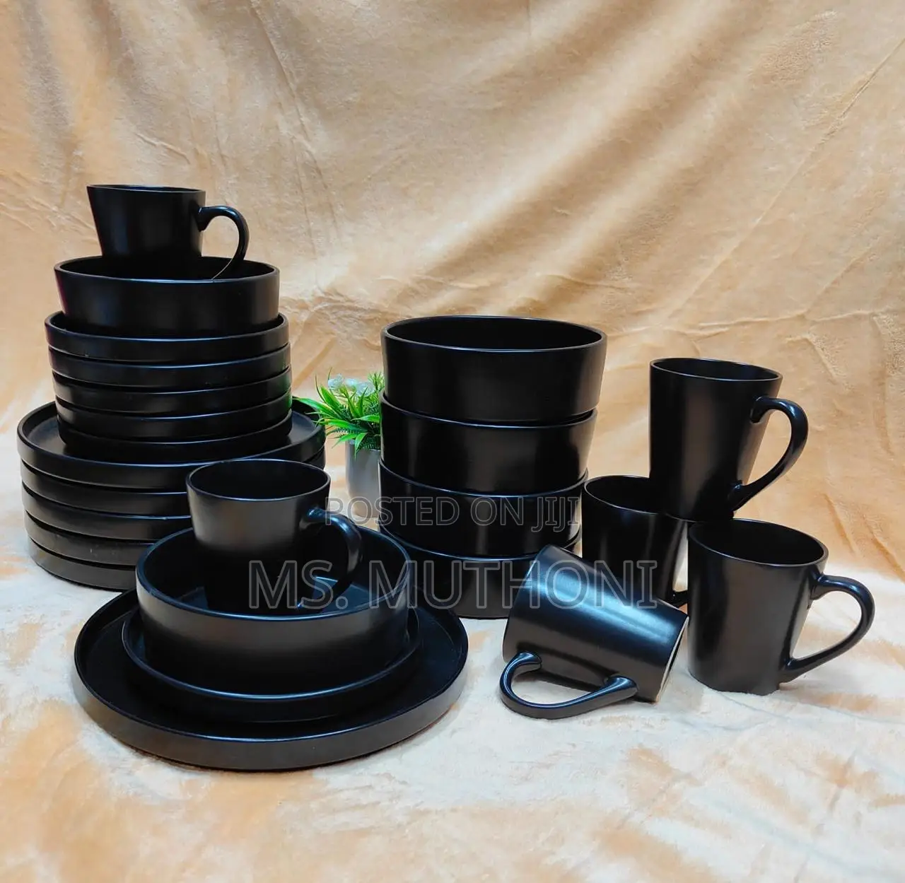 Bougie 24 PCS Plain Black Dinner Set