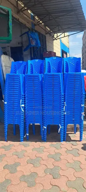 100 PCS Kenpoly Plastic Chairs