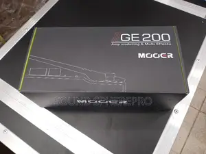 MOOER GE200 Amp Modelling Multi Effects Pedal