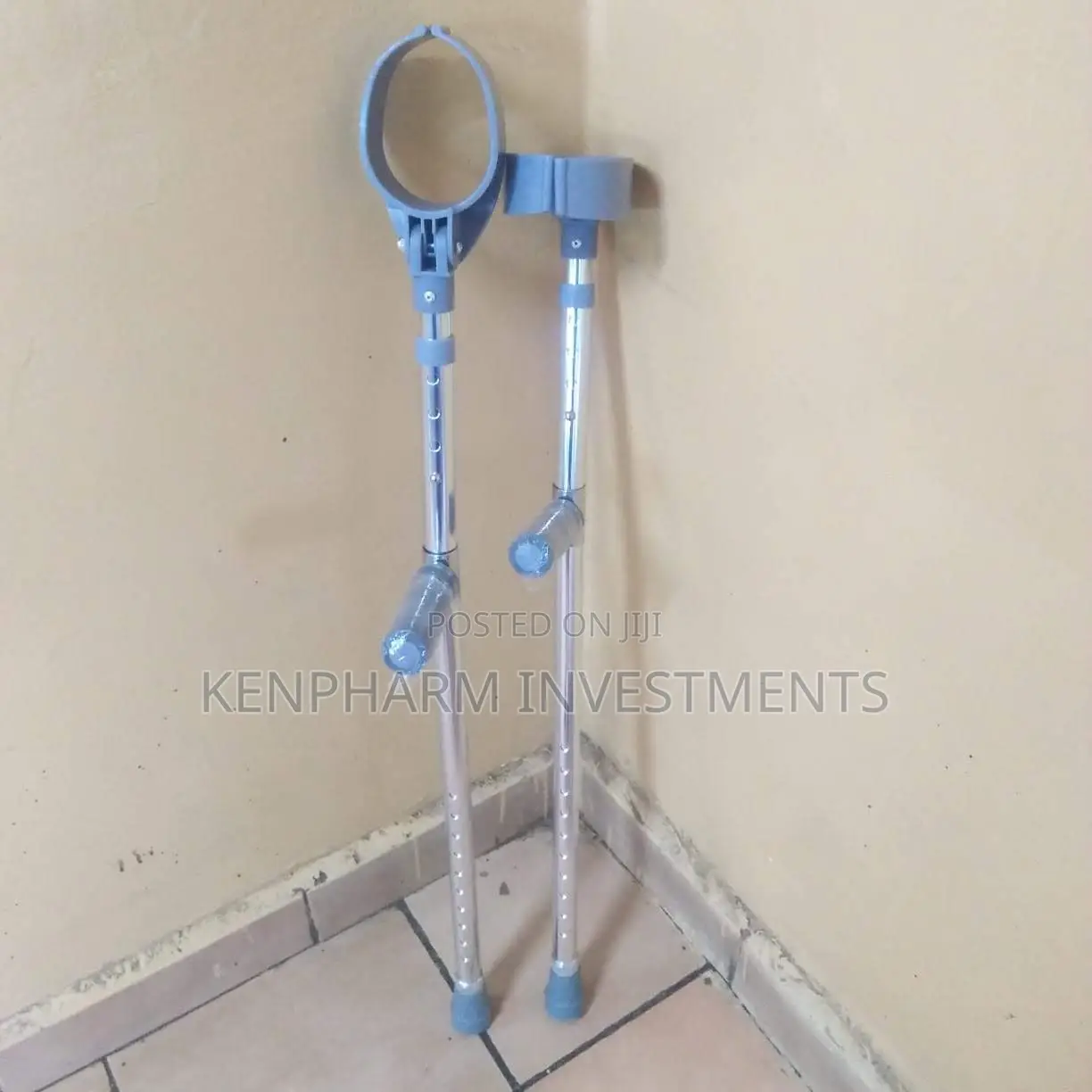 Elbow Crutches: Closed Cuff