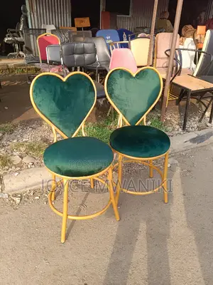 Manicure Love Seats, Green