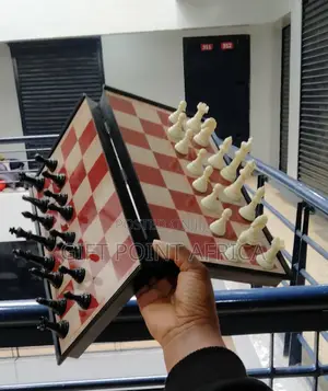 Foldable Magnetic Chess Board