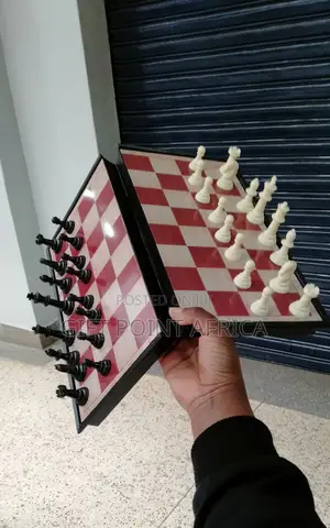 Small Magnetic Foldable Chess Board