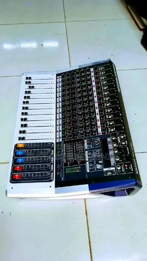 Phy 12us Soung Kingdom Powered Mixer