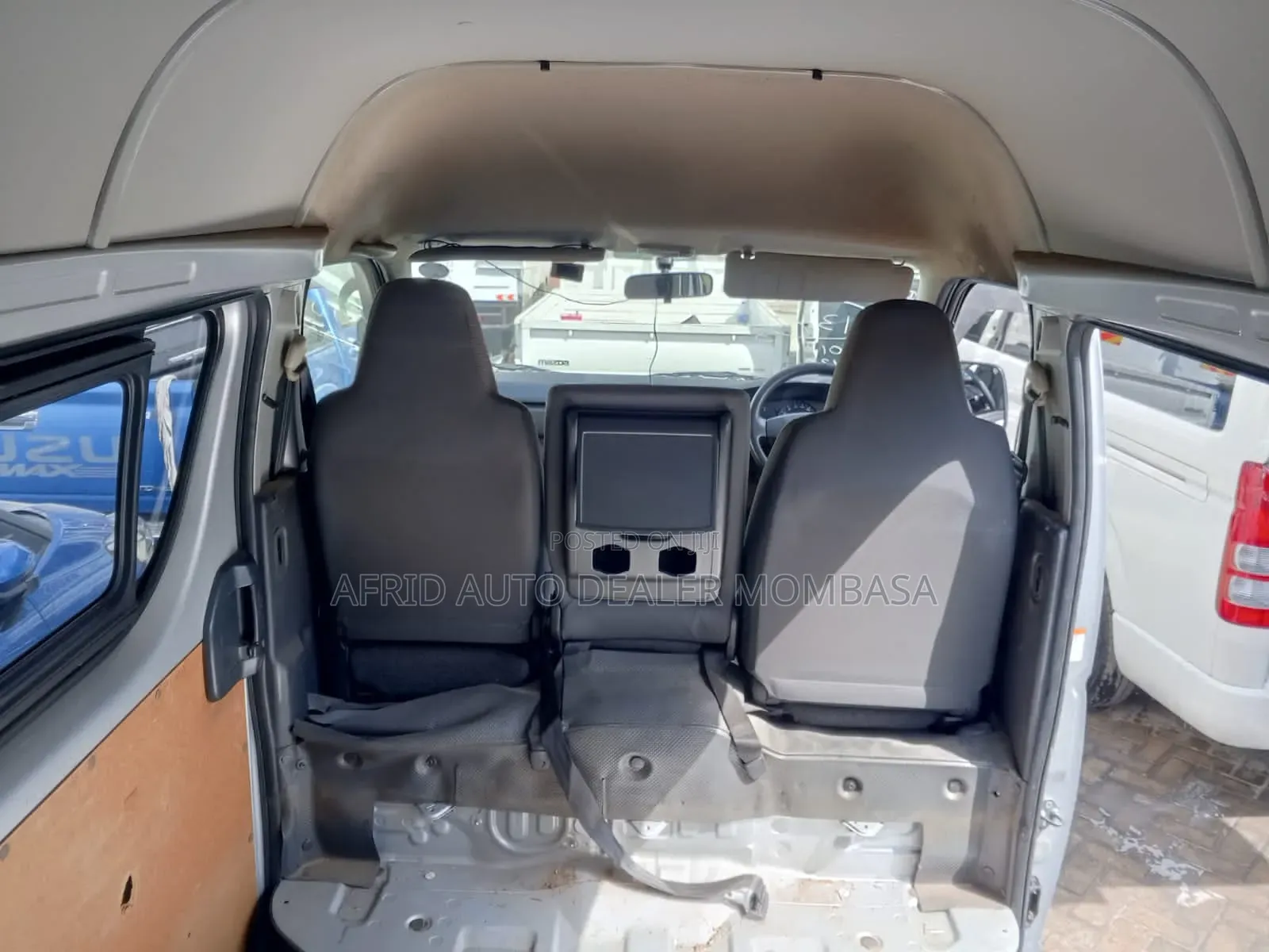 Toyota HiAce 2017 Silver