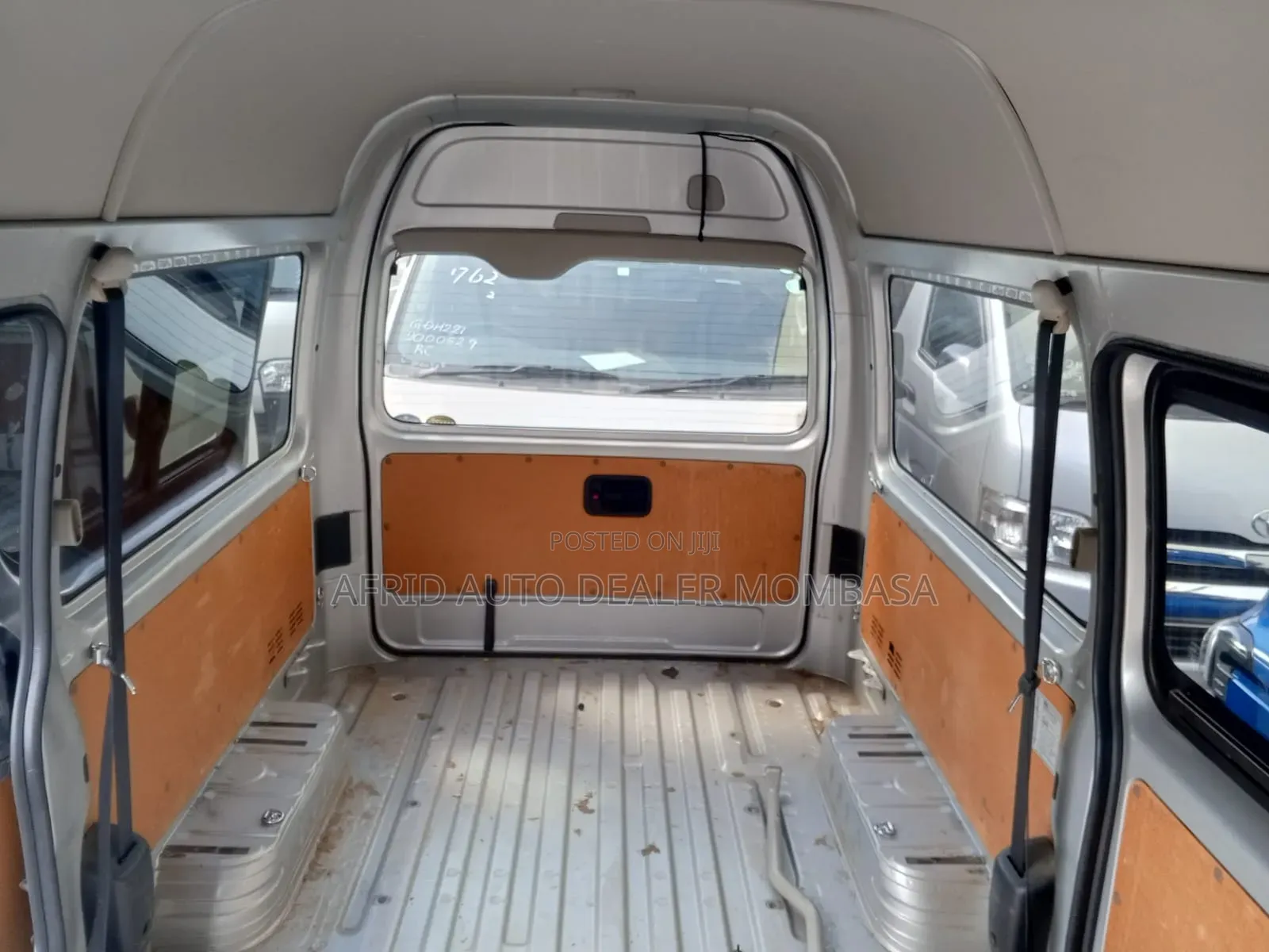 Toyota HiAce 2017 Silver