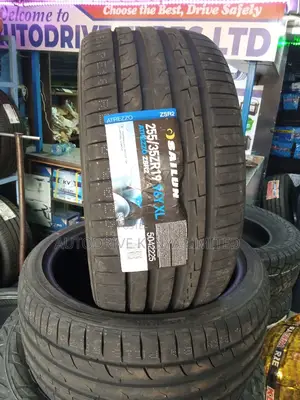 255/35R19 Sailun Tyre