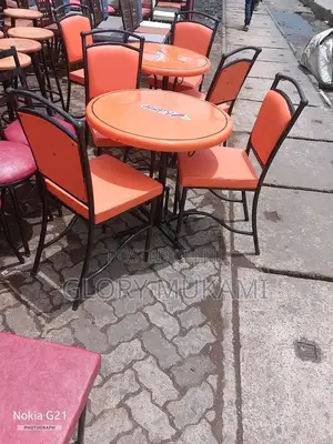 Brand New Restaraunt Table + 4seats