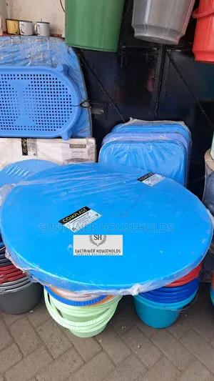 Big Round Plastic Table With Four Plastic Legs