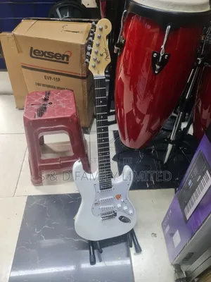Fender White Lead Guitar