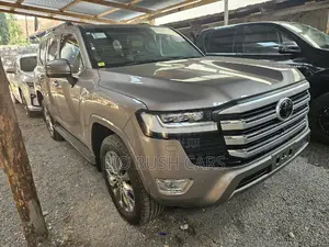 Toyota Land Cruiser 2023 Gold