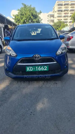 Toyota Sienta 2017 Blue