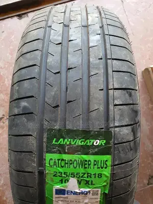 235 /55 R18 Lanvgator