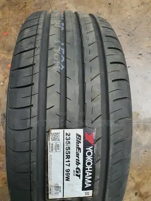235 /55 R17 Yokohama(Japan)