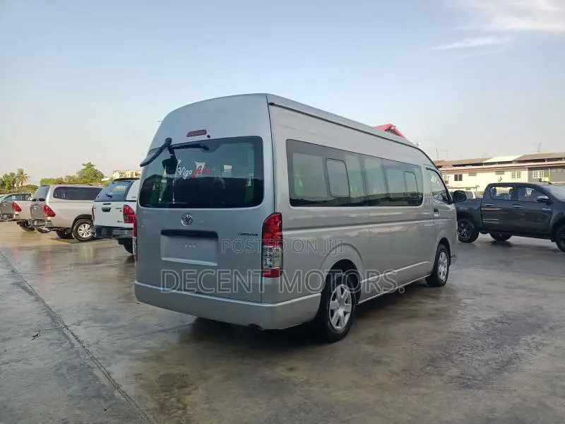 Toyota HiAce 2018 Silver
